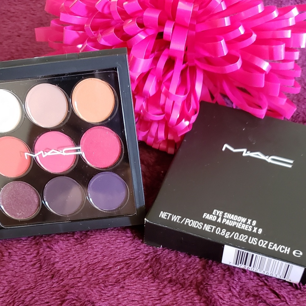 Eyeshadow - Picture 2 of 2